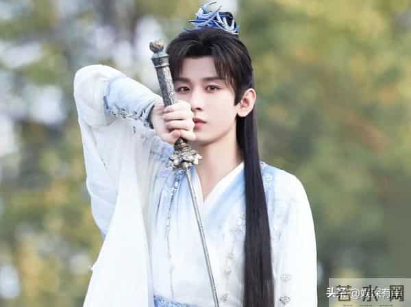 从万人捧到万人嫌,如今35岁的成毅,证明刘亦菲的话含金量还在升