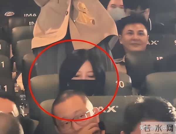 一眨眼没想到曾经火遍大江南北的“小燕子”竟然已经被封杀4年了