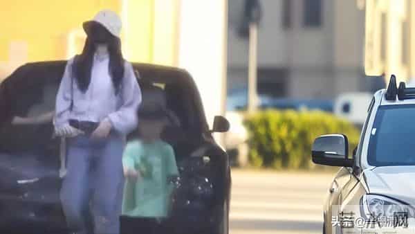 刘诗诗儿子步步再曝"熊行为"，星二代教育引热议