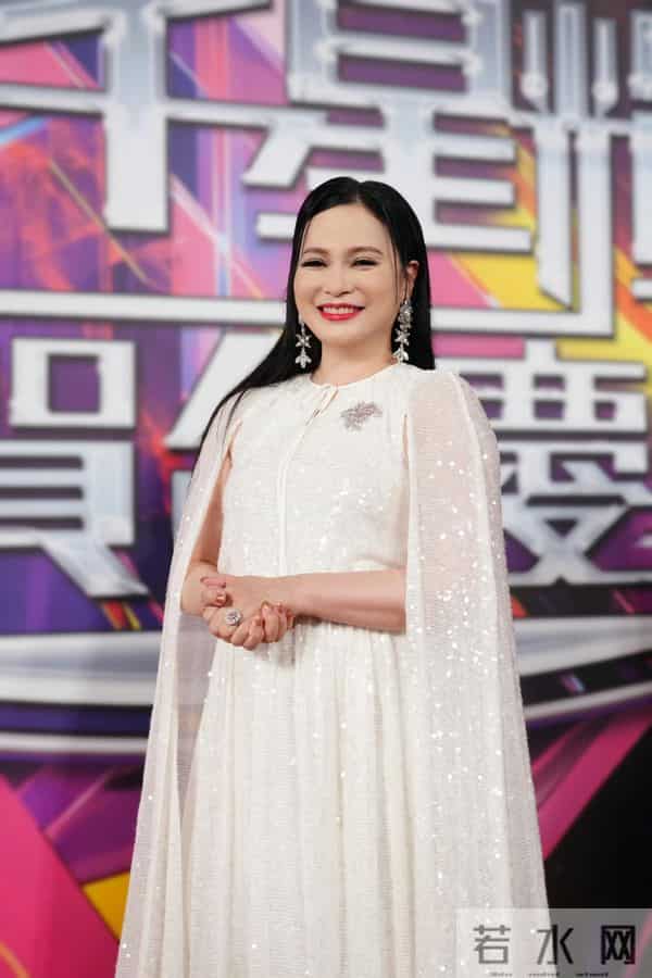 风韵犹存!TVB女星罕见以多套泳衣造型示人,对手演员看后直脸红