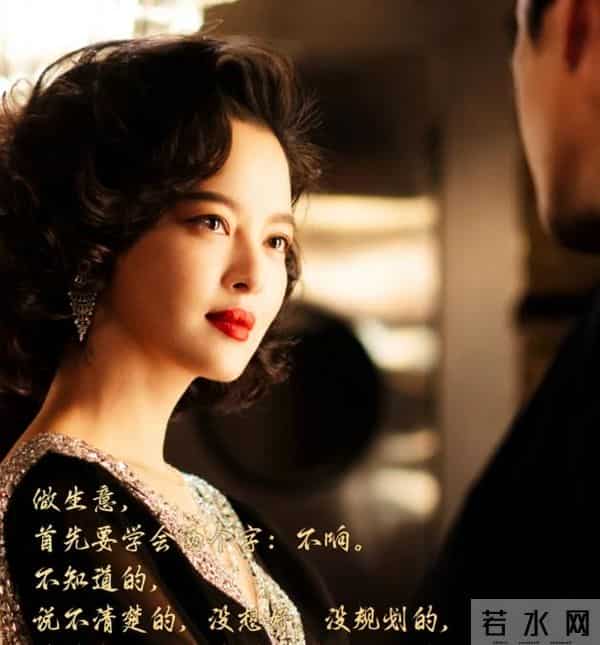 王家卫搭档张叔平现状,头发花白和梁朝伟过生日,蛋糕好小显寒酸