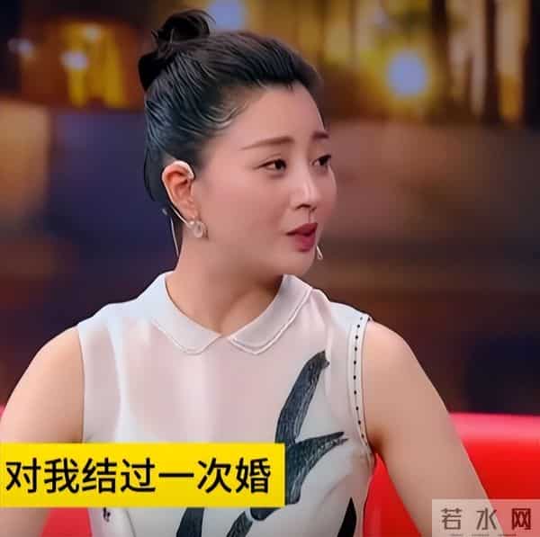 她是演员中的女富豪，豪车多的开不过来，如今45岁却活得像20岁