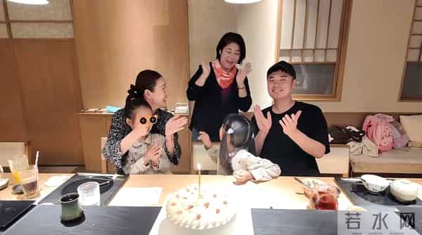 陈赫罕晒全家福，大手笔包乐园为女儿庆生，陈赫妈妈酷爱二婚儿媳