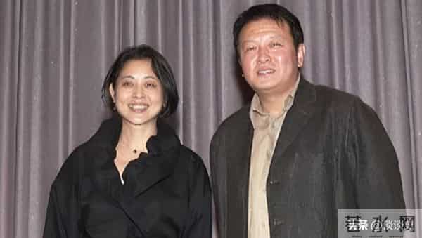 倪萍也没想到，69岁的三婚丈夫杨亚洲，已经开始给全家人争光了