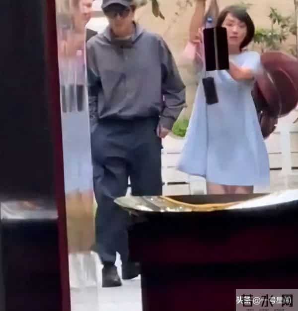 王家卫"录音门事件"才过几天，胡歌官宣喜讯，原来他们不是一路人