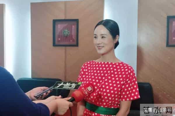 她是著名歌唱家，不惧流言嫁三婚前央视主持丈夫，三年生一儿一女