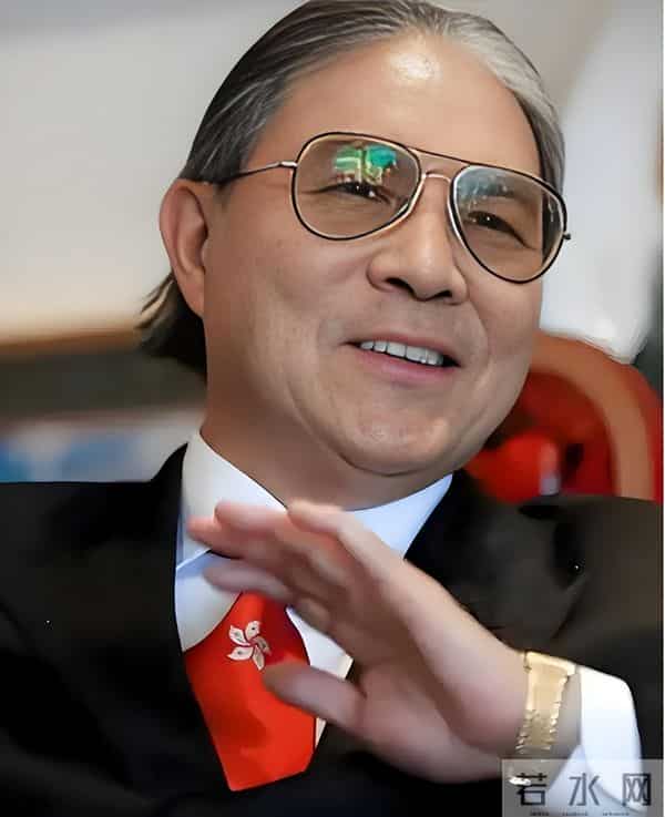 霍启刚也没想到，他79岁的父亲霍震霆，如今还能再为霍家“争光”