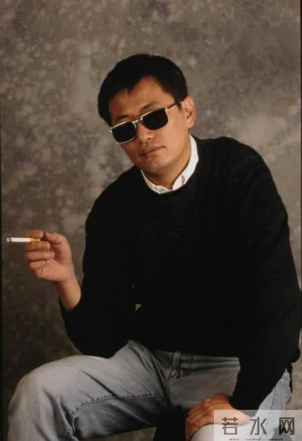 越扒越有!集体嫖娼、逼疯演员、好友回踩,王家卫彻底“瞎”了