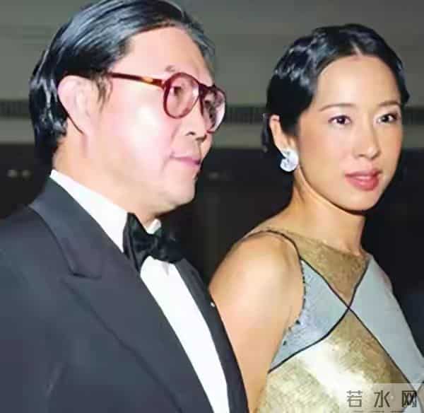 郭晶晶也没想到,79岁公公霍震霆再破天花板,让整个豪门圈沉默