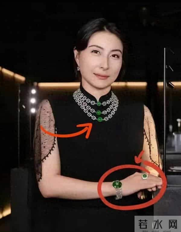 郭晶晶太狠了！戴1900万翡翠配3年旧裙，网友：这才是真豪门~