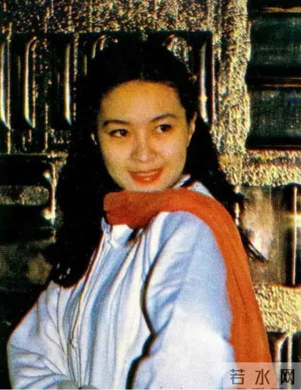 恋爱脑下场是真惨!从春晚主持人到养不起孩子的妇女,她咎由自取