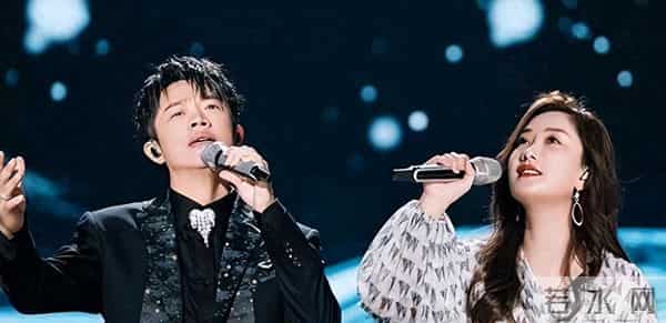 曾毅全家福罕曝光!儿子虎头虎脑很可爱,妻子长相大气很端庄