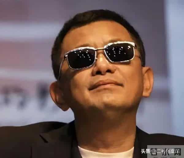 陪睡陪玩只是前菜，继袭警、舔手指被曝后，又一女星曝"圈中内幕"