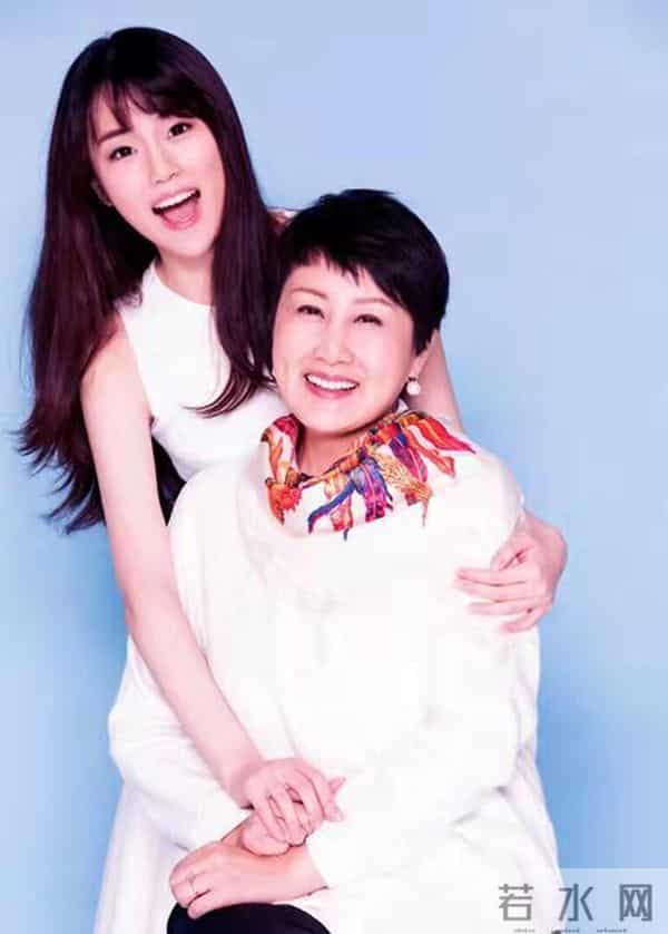 收手吧!63岁张凯丽穿“黑丝”现身不到72小时,恶心的事情发生了