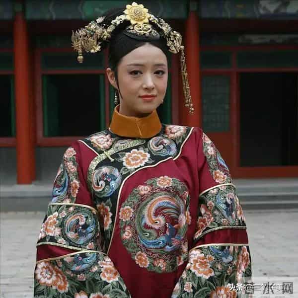 演员蒋欣吃素哭得双眼发红：不想在红毯上被人觉得丑觉得胖