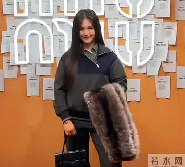 李湘没想到,自己养得"膀大腰圆"的女儿,竟为何超莲做"嫁衣"