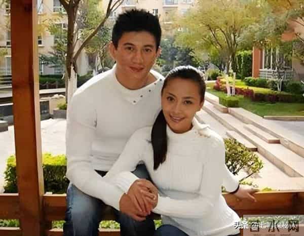 “红杏出墙”！这5位给老公戴帽子的女星，简直堪比现代版潘金莲