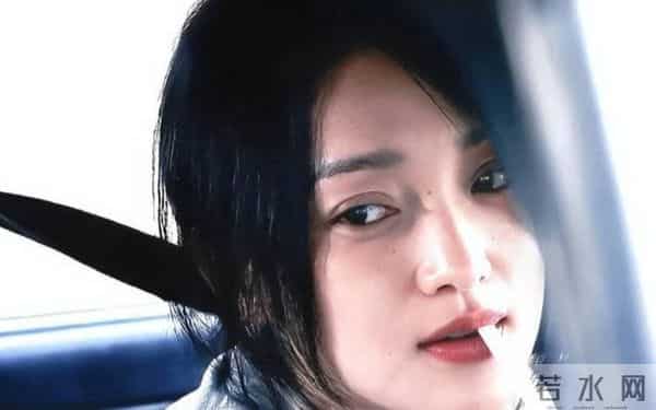 51岁的周迅是一位“实力派演员”,出演的角色都十分出彩