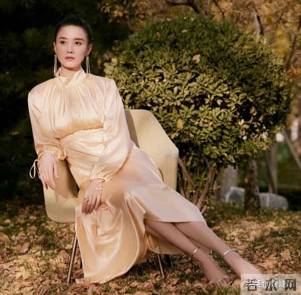 有种“夺命的刀”,叫宋佳的腰;有种“夺人的魂”,叫宋佳的臀