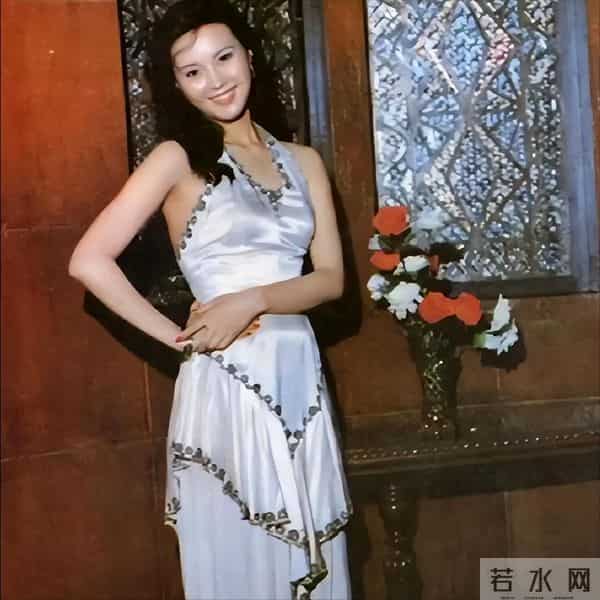 恋爱脑下场是真惨!从春晚主持人到养不起孩子的妇女,她咎由自取