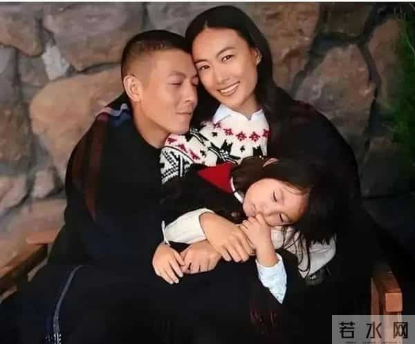 陈冠希与华谊董事长的妻子在日本街头忘情拥吻一时间激起了千层浪