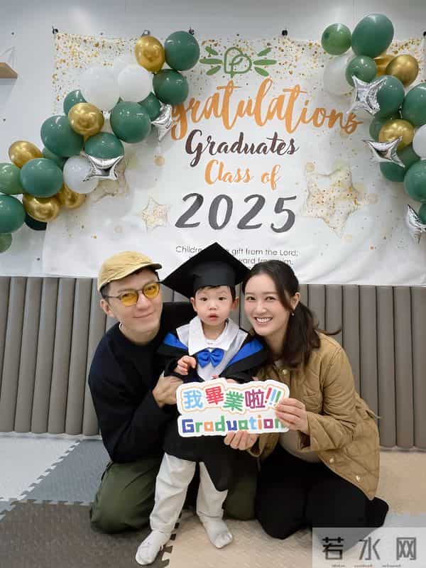 香港明星夫妻宣布再次当父母，儿子长得很可爱，恭喜这对夫妻