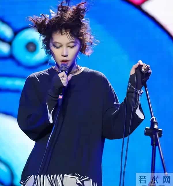 王菲也没想到,“被曝同居”的28岁女儿窦靖童,会走上她的来时路