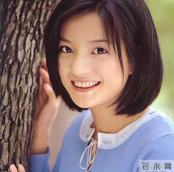 翻身无望！49岁赵薇近况再曝，胃癌传闻真相大白，善恶终有报