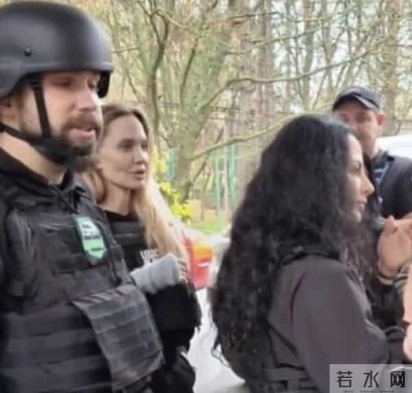 保镖被乌克兰征兵部门带走!安吉丽娜·朱莉亲自“捞人”