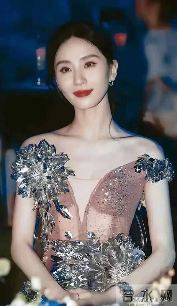 刘诗诗为什么要穿这么大胆性感的透视装?这合适吗