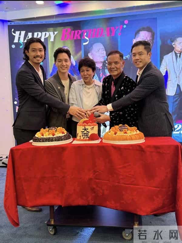 TVB艺人74岁大寿设宴27桌，妻儿陪伴上台切蛋糕，四个儿子来了仨