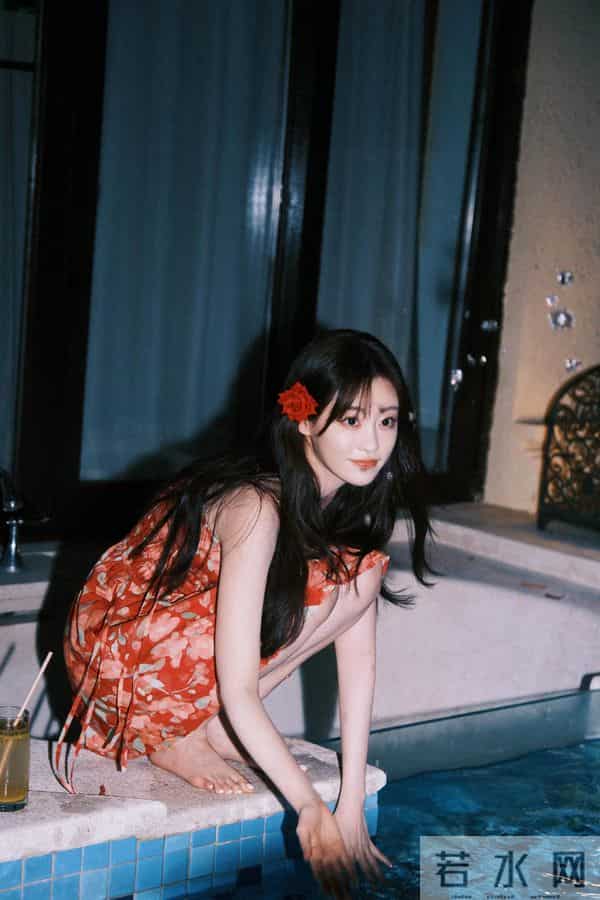 祝绪丹光脚丫妆造精选