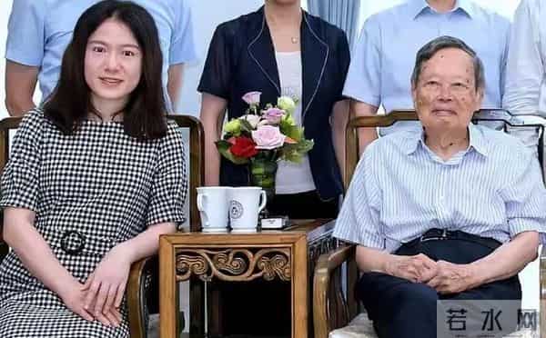 杨振宁远行，翁帆同窗忆：21年婚姻，真相比遗产争议暖