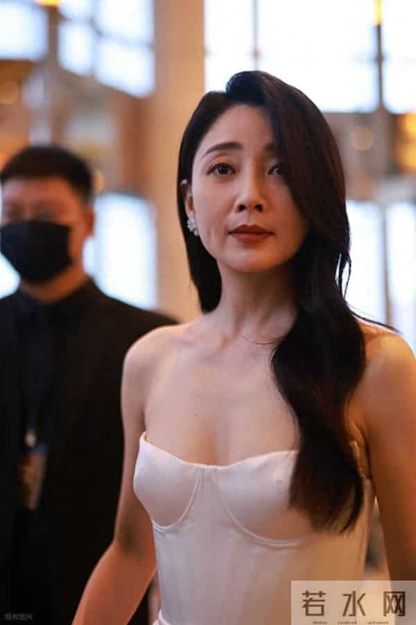 45岁殷桃越老越撩人于无形?