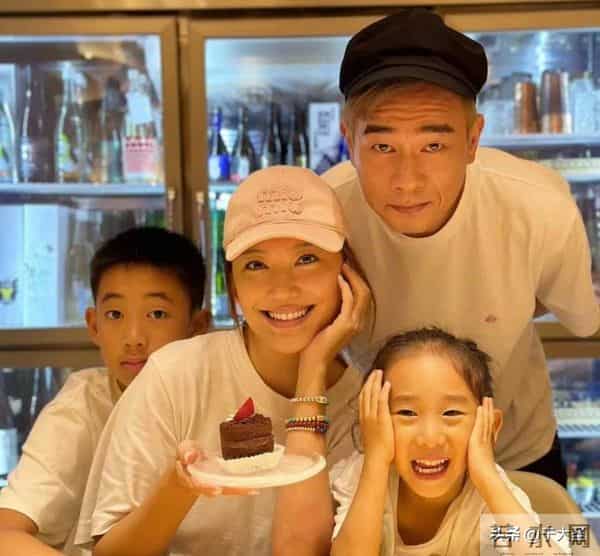 深扒陈小春情史,张柏芝是过客,车婉婉是知己,她才是终极赢家!