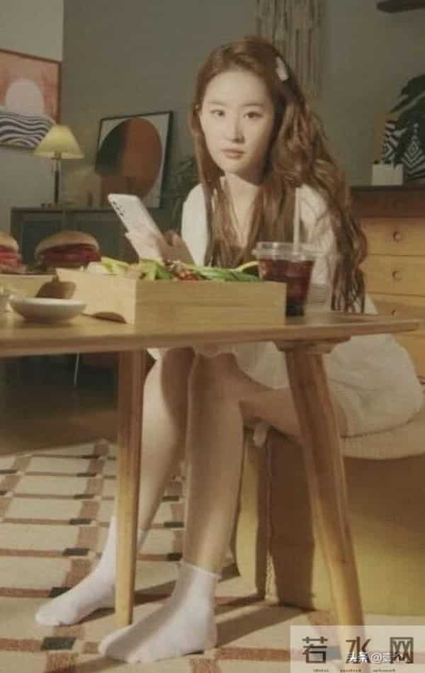 刘亦菲的美是红玫瑰与白月光的和解