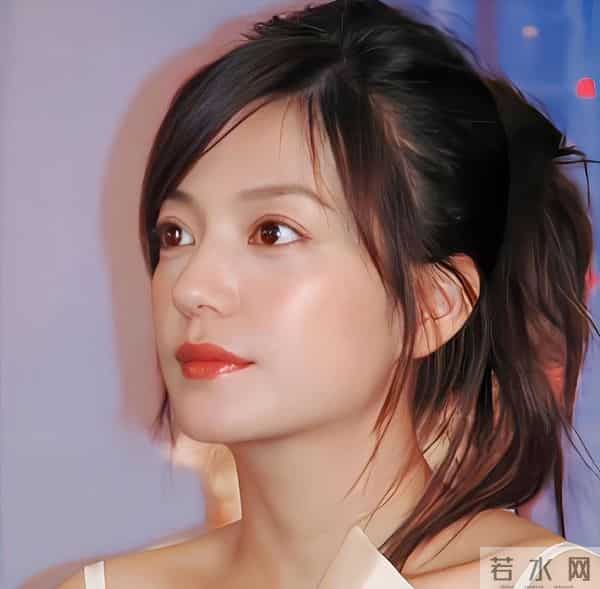 封杀四年,49岁赵薇近况再曝,参加好友婚礼,脸垮皮衰无星气