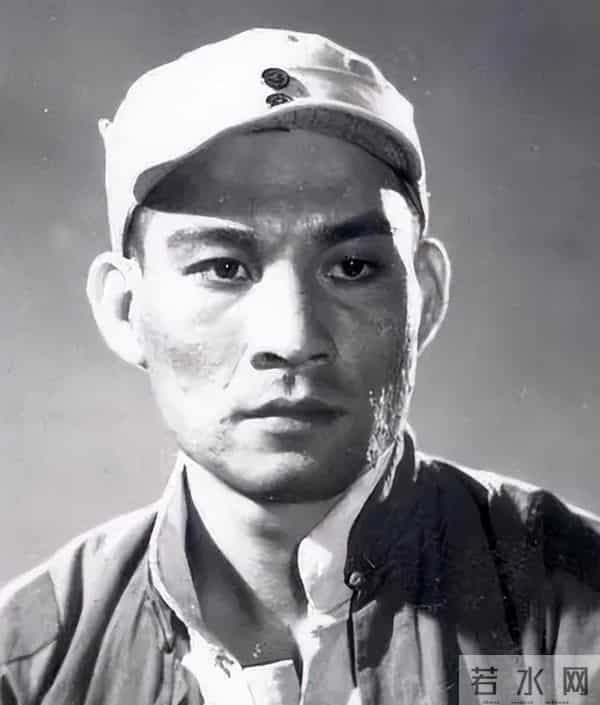 真没想到 我们喜爱的这位硬派男星 竟是戴望舒的女婿 其妻子也是演员