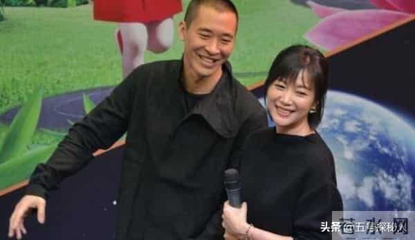 51岁徐静蕾近况曝光：没结婚但有伴侣，定居美国6年，吃成胖美人