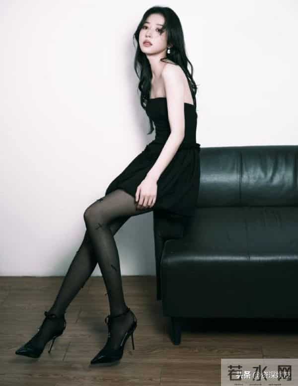 周雨彤 穿上黑丝的腿居然如此顶