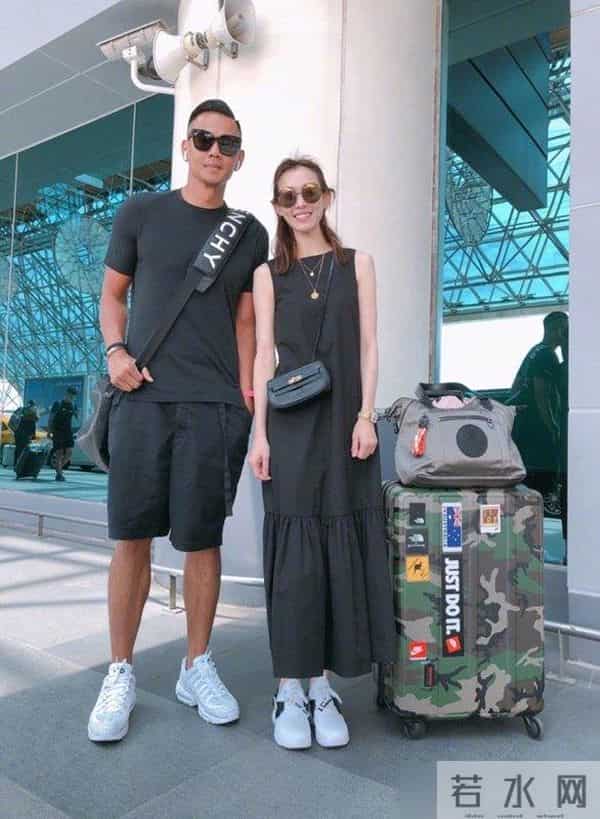 范玮琪夫妇合体走机场,她背10万包却穿红秋裤,不上档次却廉价