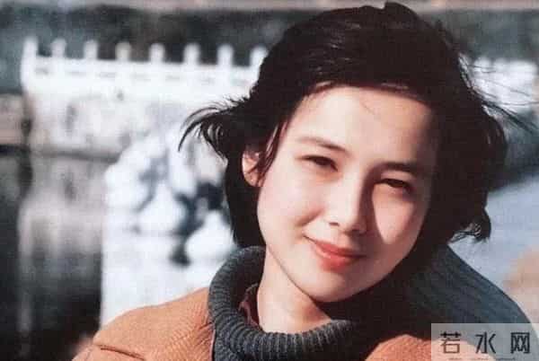 蒋雯丽59岁英国低调生活曝光:昔日女神瘦老憔悴,岁月不饶人
