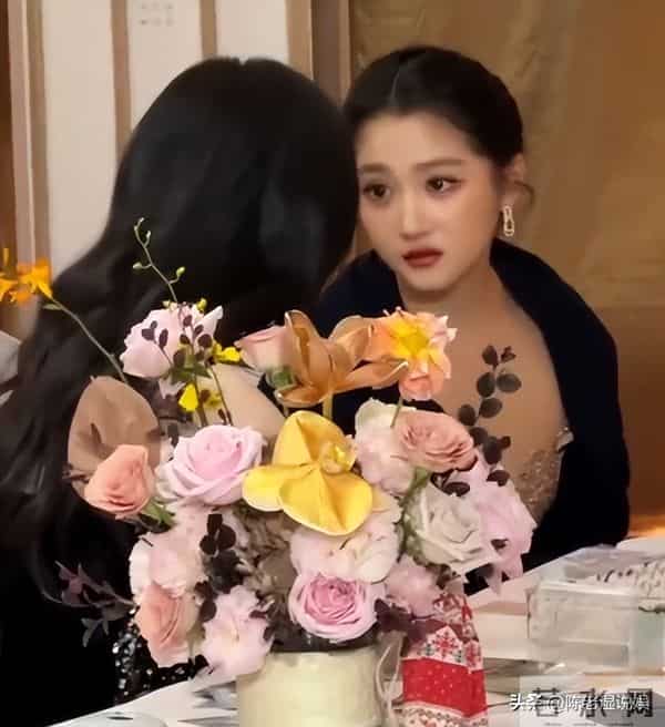 我们都被关晓彤骗了!一举动暴露真实人品,才发现鹿晗是人间清醒