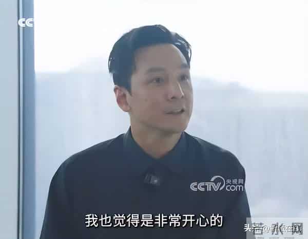 吴彦祖晒和妻子合照,透露时隔23年再一起工作:太棒了;结婚15年,去年示爱“没你我活不下去”