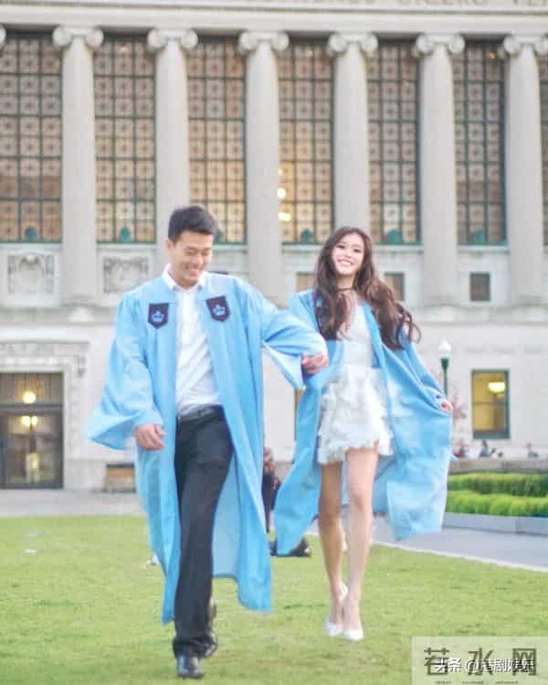 今年港姐冠军很高调,晒与帅气男友合照!季军直问:什么时候结婚