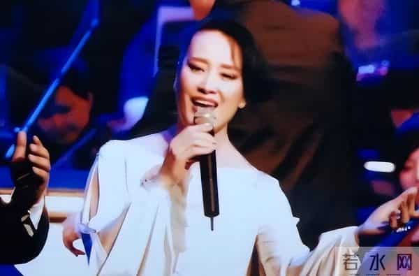 原来她早已去世！登春晚爆红，56岁在异国离世，死前透露一生遗憾