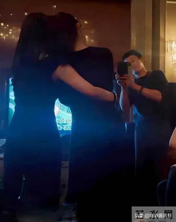 佟大为关悦现身董璇生日会，张维伊送酒窝上车， 佟丽娅满面红光