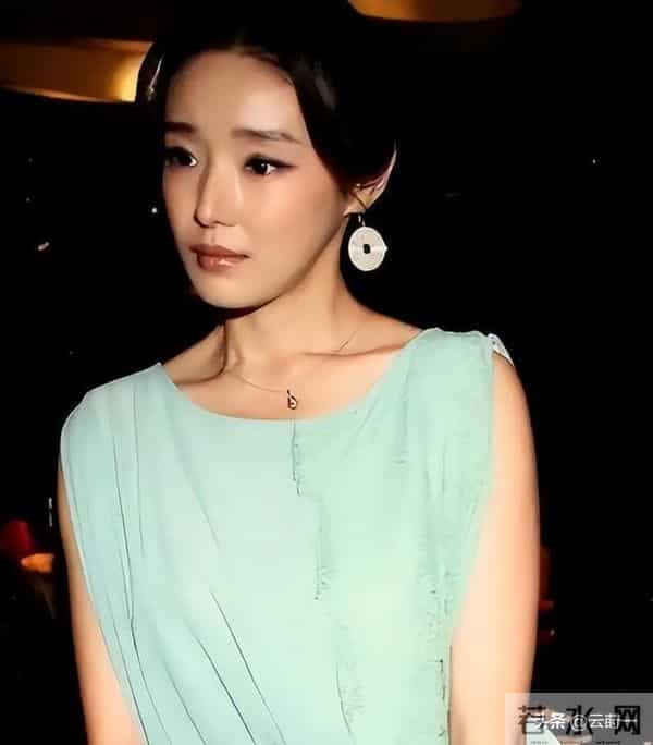 曾被张艺谋力捧，火后与富豪卷款61亿逃亡国外，现在的她过得如何