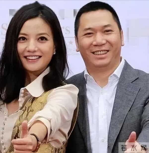 封杀4年,49岁赵薇近照模样大变,胃癌传闻真相大白,难走回头路