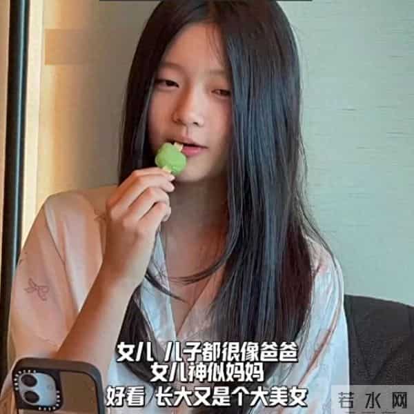 大S离世8个月，玥儿再现妈妈的经典动作，长发模样好漂亮